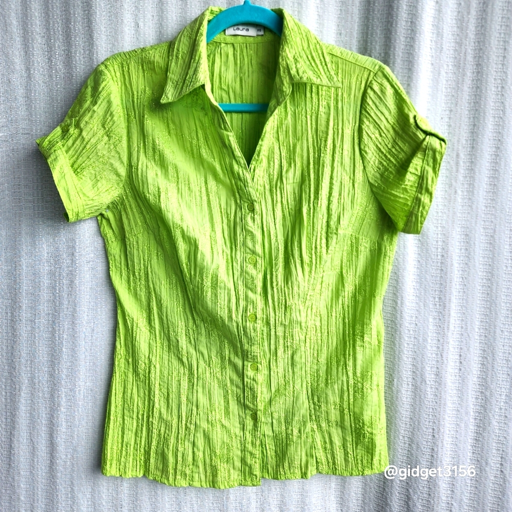 NWOT  LIME GREEN EMBROIDERED SHORT SLEEVED BLOUSE BY LAURA - SIZE SMALL
